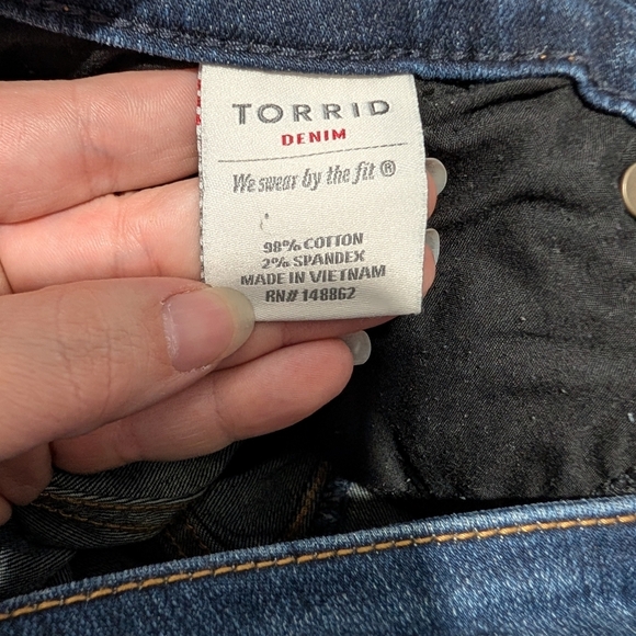 Torrid Denim Dark Wash Wide Leg Jeans in Size 26 S (Short) - Picture 10 of 12
